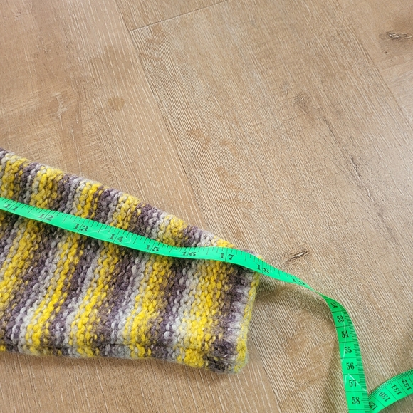 Urban Outfitters Cropped Sweater with Stripped Arms Size Small - Picture 6 of 6